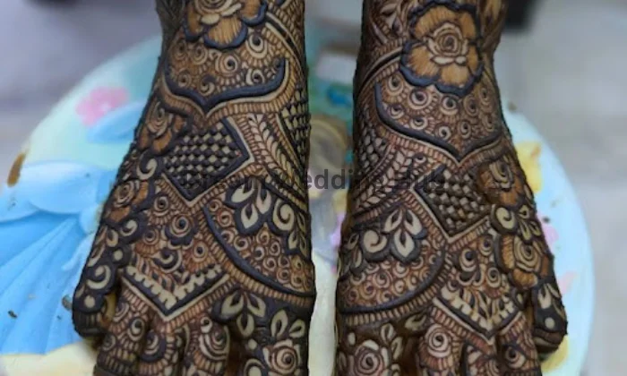 Sana mehendi Artist